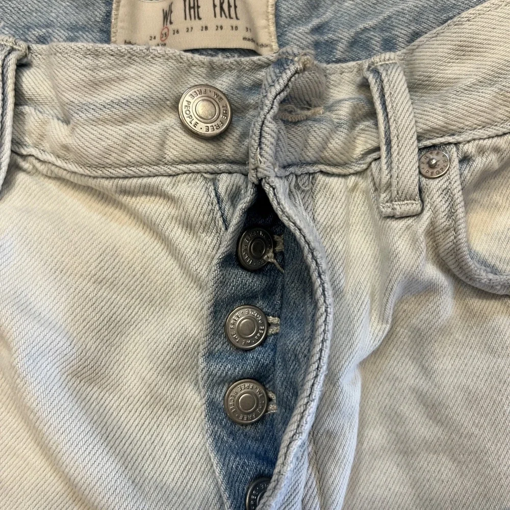 We The Free Free People Denim Shorts 25 US 2 Light Wash Frayed Button Festival